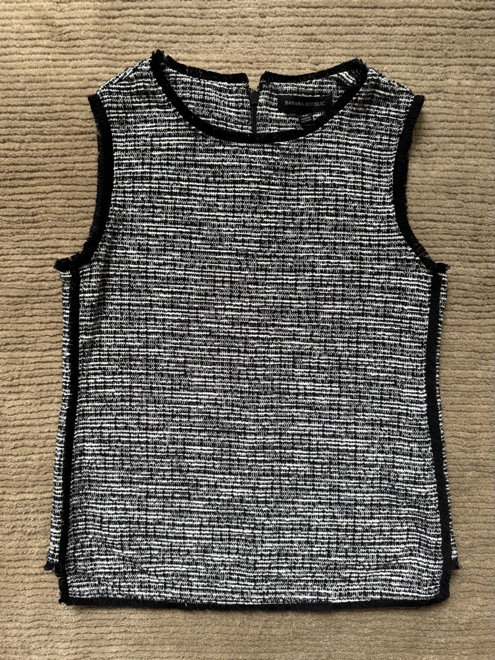 Banana Republic Black & White Sleeveless Tweed Knit Top size XS